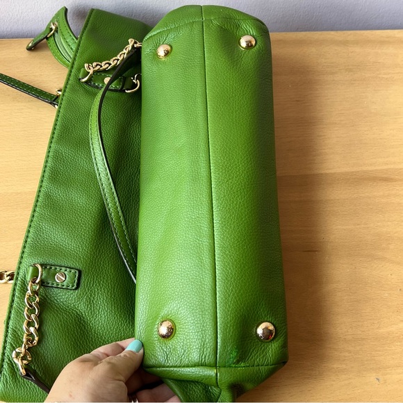 Michael Kors pebbled leather green tote bag EXCELLENT condition - Picture 4 of 16